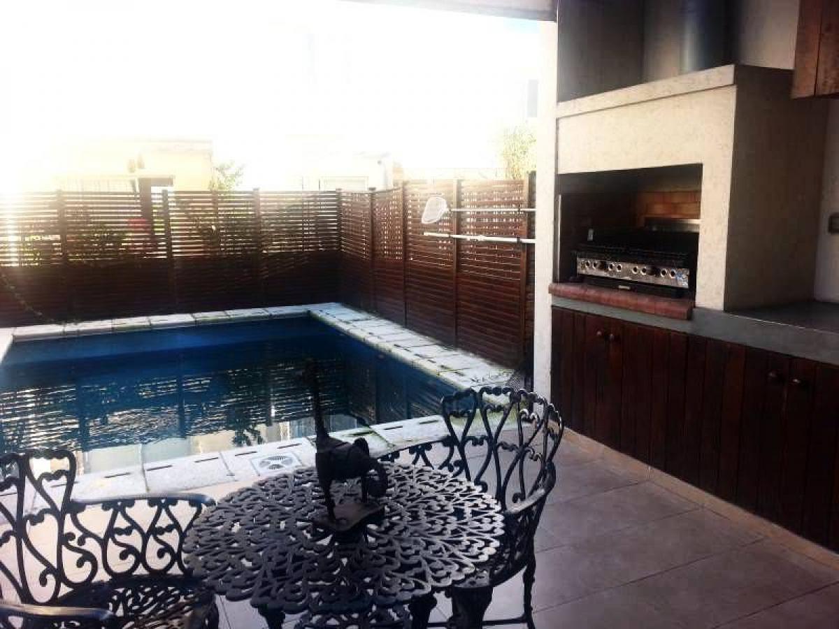 3 bedrooms House in Tigre, Argentina No. 13707