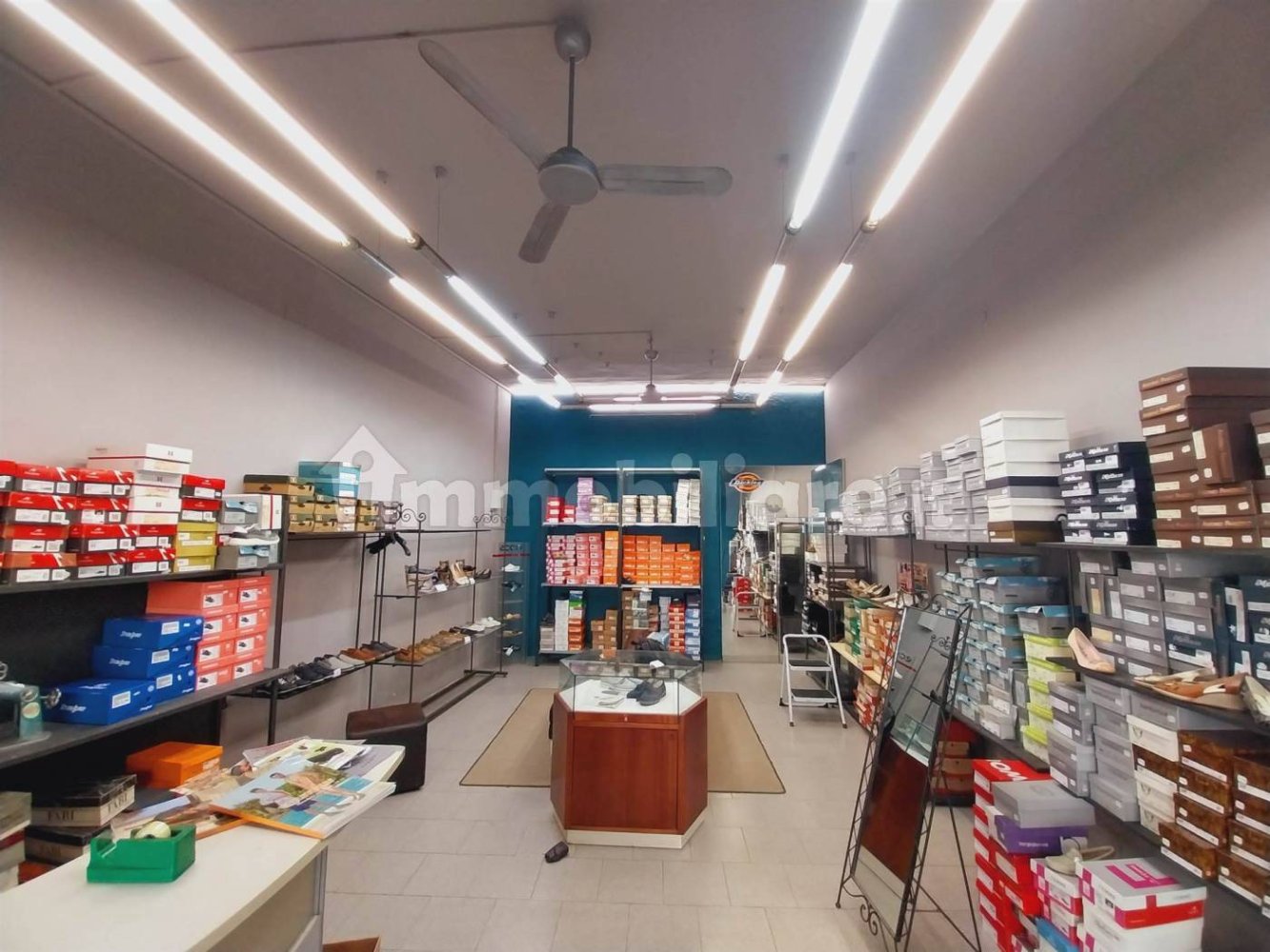 Коммерческая недвижимость с 1 комнатой в Монтелупо Фьорентино, Италия № 213347