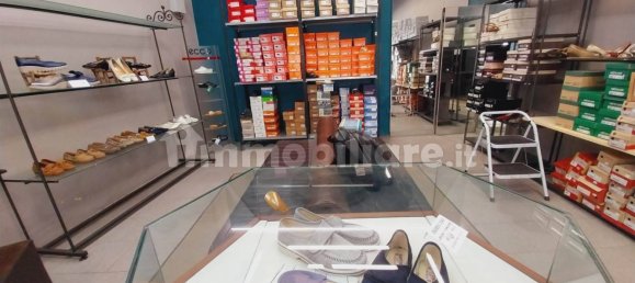 Коммерческая недвижимость с 1 комнатой в Монтелупо Фьорентино, Италия № 213347 7