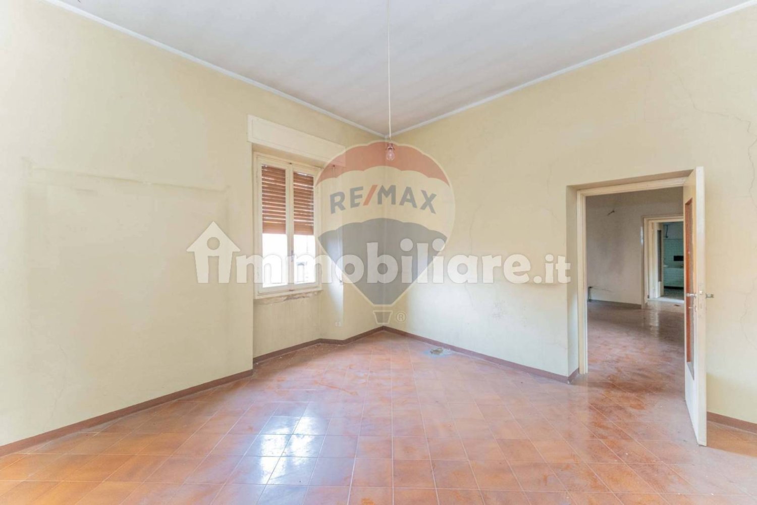 5 rooms Building in Somma Lombardo, Italy No. 378983