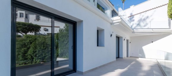 4 Schlafzimmer Villa in Marbella, Spain, Nr. 42112 11
