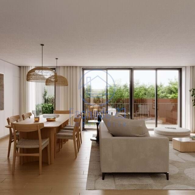 3 bedrooms Apartment in Porto, Portugal No. 246462