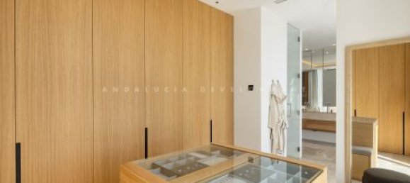 6 bedrooms Villa in Marbella, Spain No. 105801 11