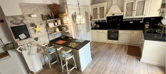 3 bedrooms Apartment in Florence, Italy No. 337594 8