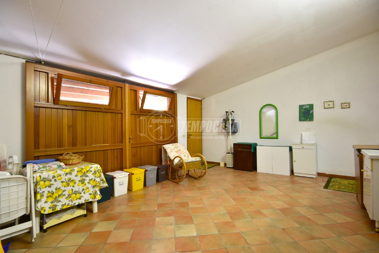4 rooms Villa in Osimo, Italy No. 126528