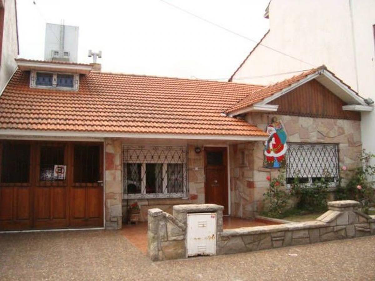 2 bedrooms House in Mar del Plata, Argentina No. 89019