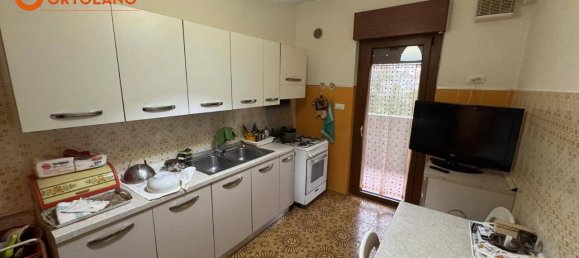 4-salle Appartement à Gorizia, Italy No. 34877 6