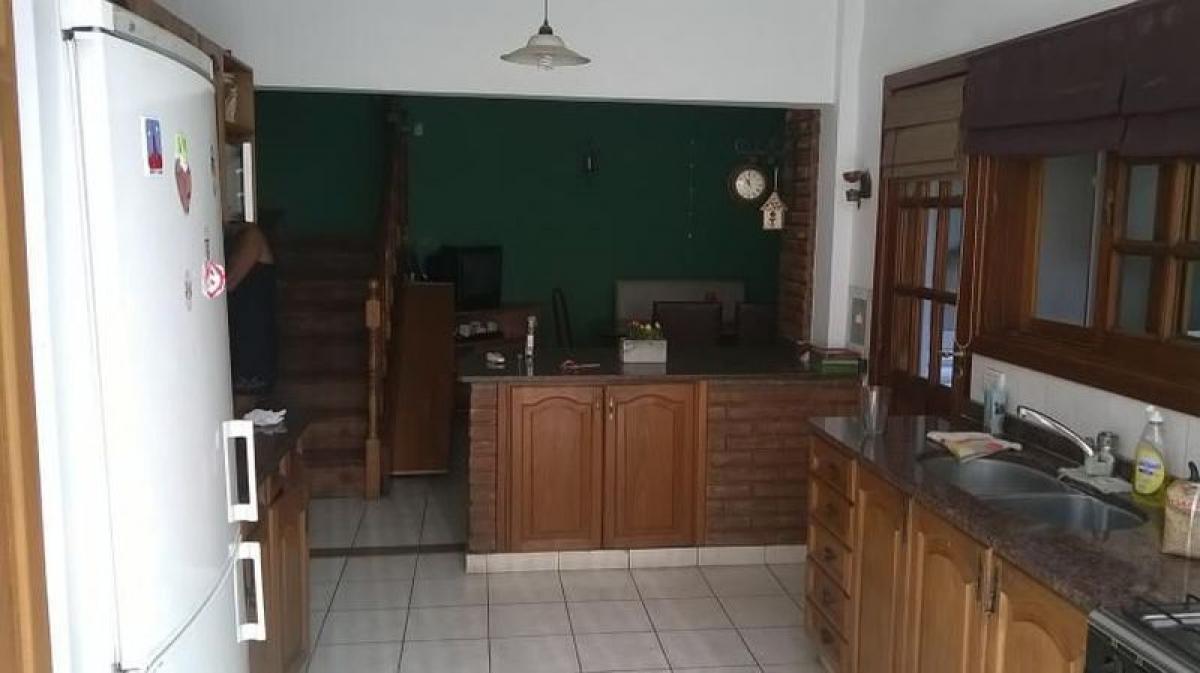 3 bedrooms House in Hurlingham, Argentina No. 55755