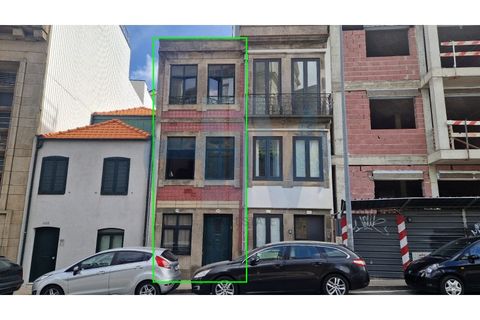  بناية في Porto, Portugal 111متر مربع رقم 343067