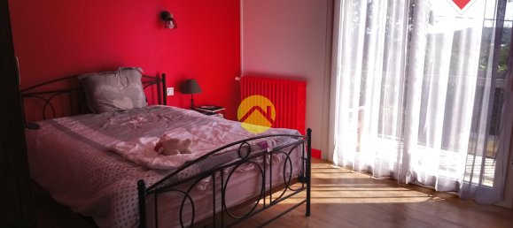 5 Schlafzimmer Haus in Saint-Amand-Montrond, France, Nr. 230429 8