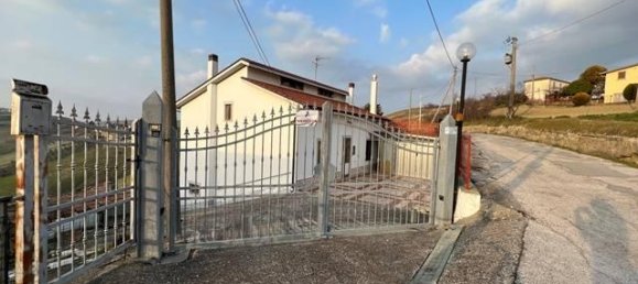 6 rooms House in Ariano Irpino, Italy No. 111240 3