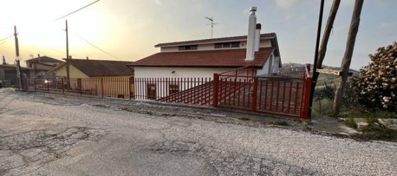 6 rooms House in Ariano Irpino, Italy No. 111240 4