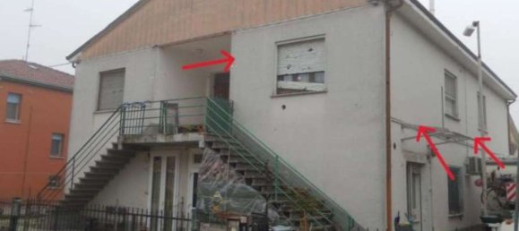 4 rooms Apartment in Terre del Reno, Italy No. 25110 2