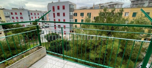 3 bedrooms Apartment in Bari, Italy No. 33872 11
