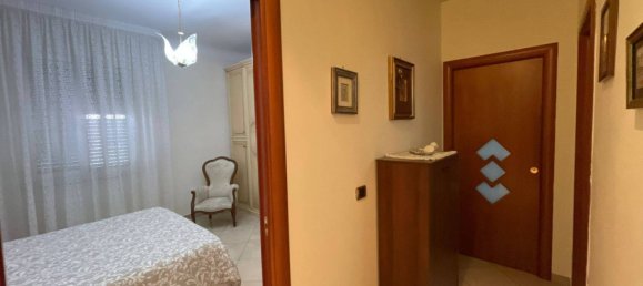 3 bedrooms Apartment in Bari, Italy No. 33872 2