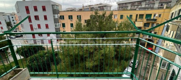 3 bedrooms Apartment in Bari, Italy No. 33872 9