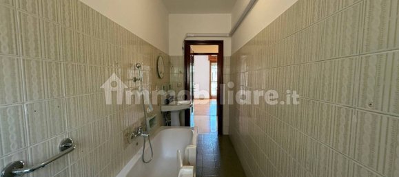 2 bedrooms Apartment in Turin, Italy No. 266043 9