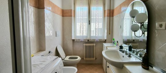6 rooms Apartment in Fermo, Italy No. 11148 16
