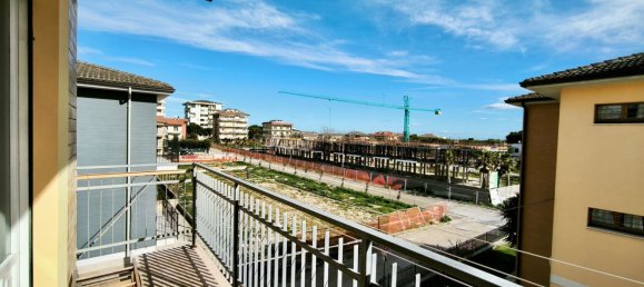 6 rooms Apartment in Fermo, Italy No. 11148 8