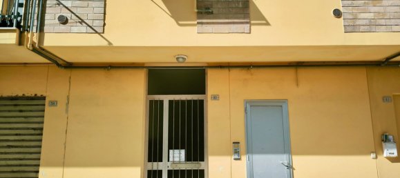 6 rooms Apartment in Fermo, Italy No. 11148 2