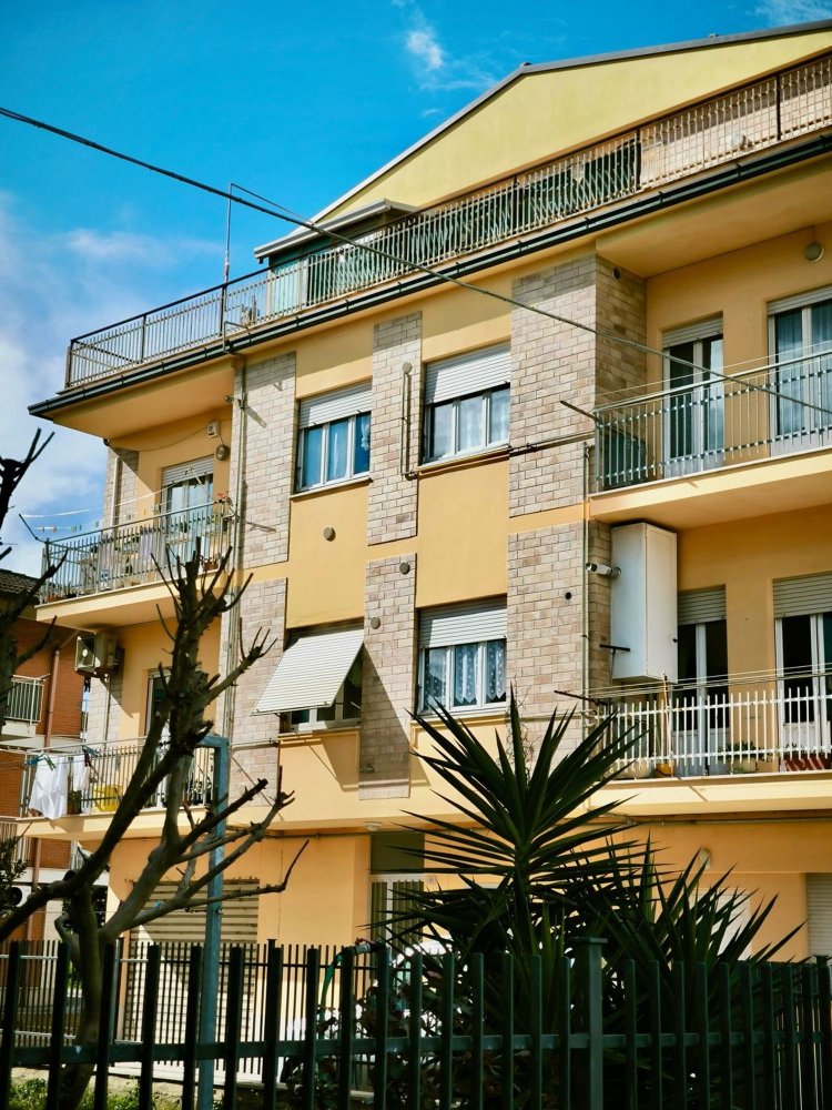 6 rooms Apartment in Fermo, Italy No. 11148