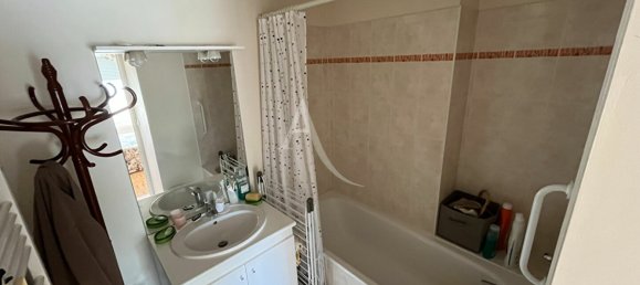 1 chambre Appartement à Château-Renault, France No. 241670 6