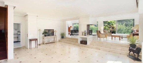 5 bedrooms House in Montlignon, France No. 143870 7