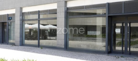 Propriété commerciale à Viseu, Portugal 564m² No. 85588 4