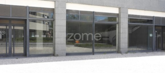 Propriété commerciale à Viseu, Portugal 564m² No. 85588 6