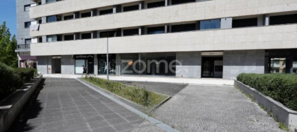 Propriété commerciale à Viseu, Portugal 564m² No. 85588 15