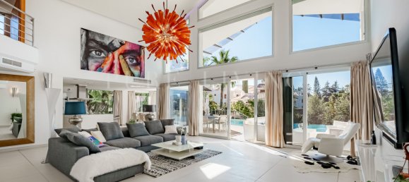 5 bedrooms Villa in Marbella, Spain No. 84130 2