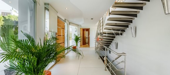 5 bedrooms Villa in Marbella, Spain No. 84130 6