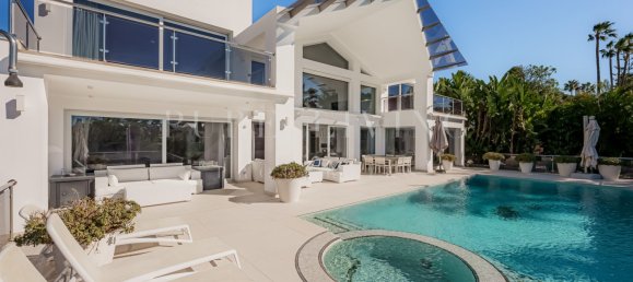 5 bedrooms Villa in Marbella, Spain No. 84130 19