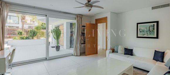 5 bedrooms Villa in Marbella, Spain No. 84130 7