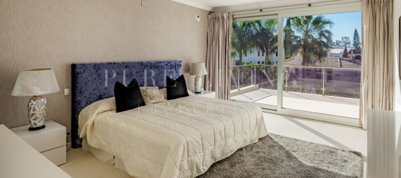 5 bedrooms Villa in Marbella, Spain No. 84130 10