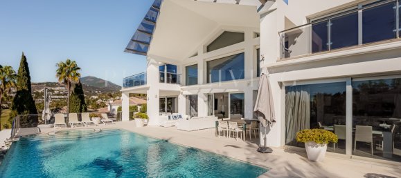 5 bedrooms Villa in Marbella, Spain No. 84130 20
