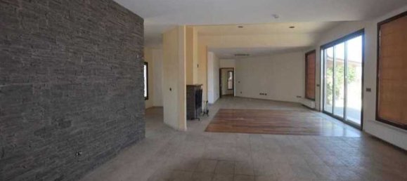 7 bedrooms House in Palaiometocho, Cyprus No. 10652 2