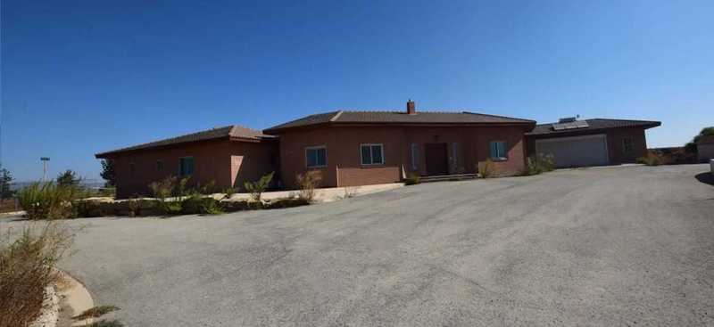 7 bedrooms House in Palaiometocho, Cyprus No. 10652