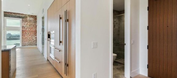 2 bedrooms Condo in British Columbia, Canada No. 1142 4