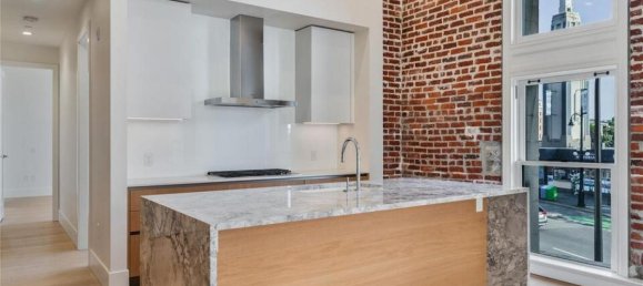 2 bedrooms Condo in British Columbia, Canada No. 1142 8