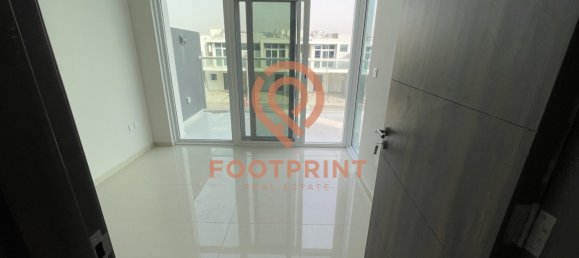 5 bedrooms Townhouse in Dubai, UAE No. 24479 10