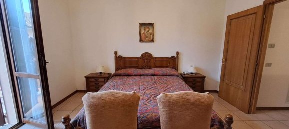 7 rooms House in Monte Roberto, Italy No. 15133 26