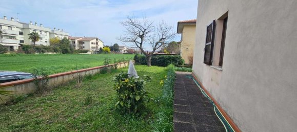 7 rooms House in Monte Roberto, Italy No. 15133 4