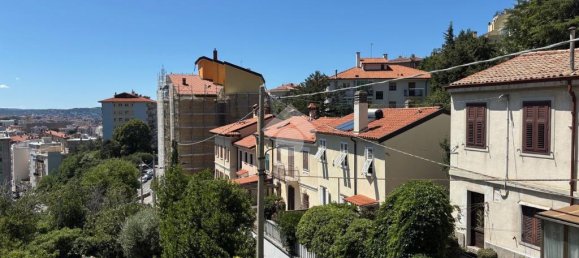3 bedrooms Apartment in Trieste, Italy No. 273404 4
