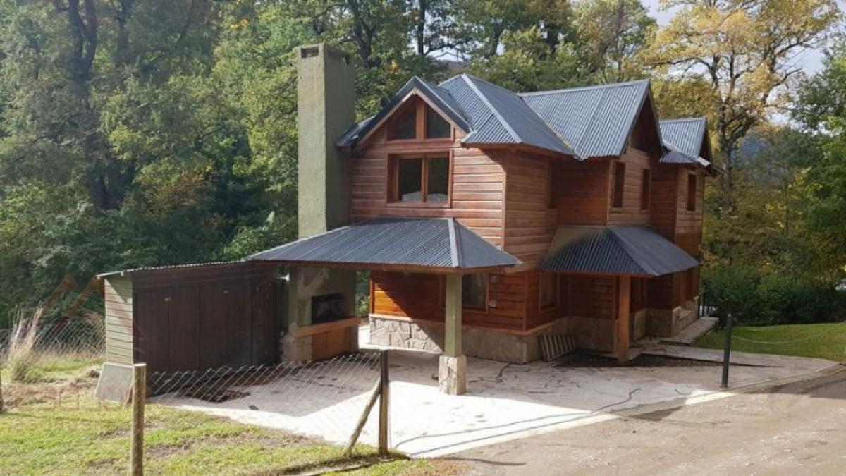 3 bedrooms House in Neuquen, Argentina No. 51468