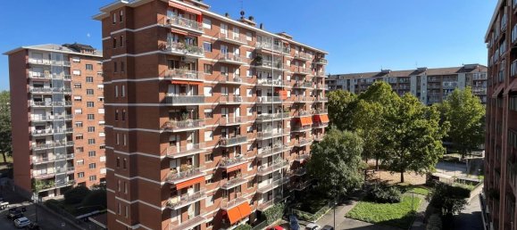 4 bedrooms Apartment in Turin, Italy No. 380318 2