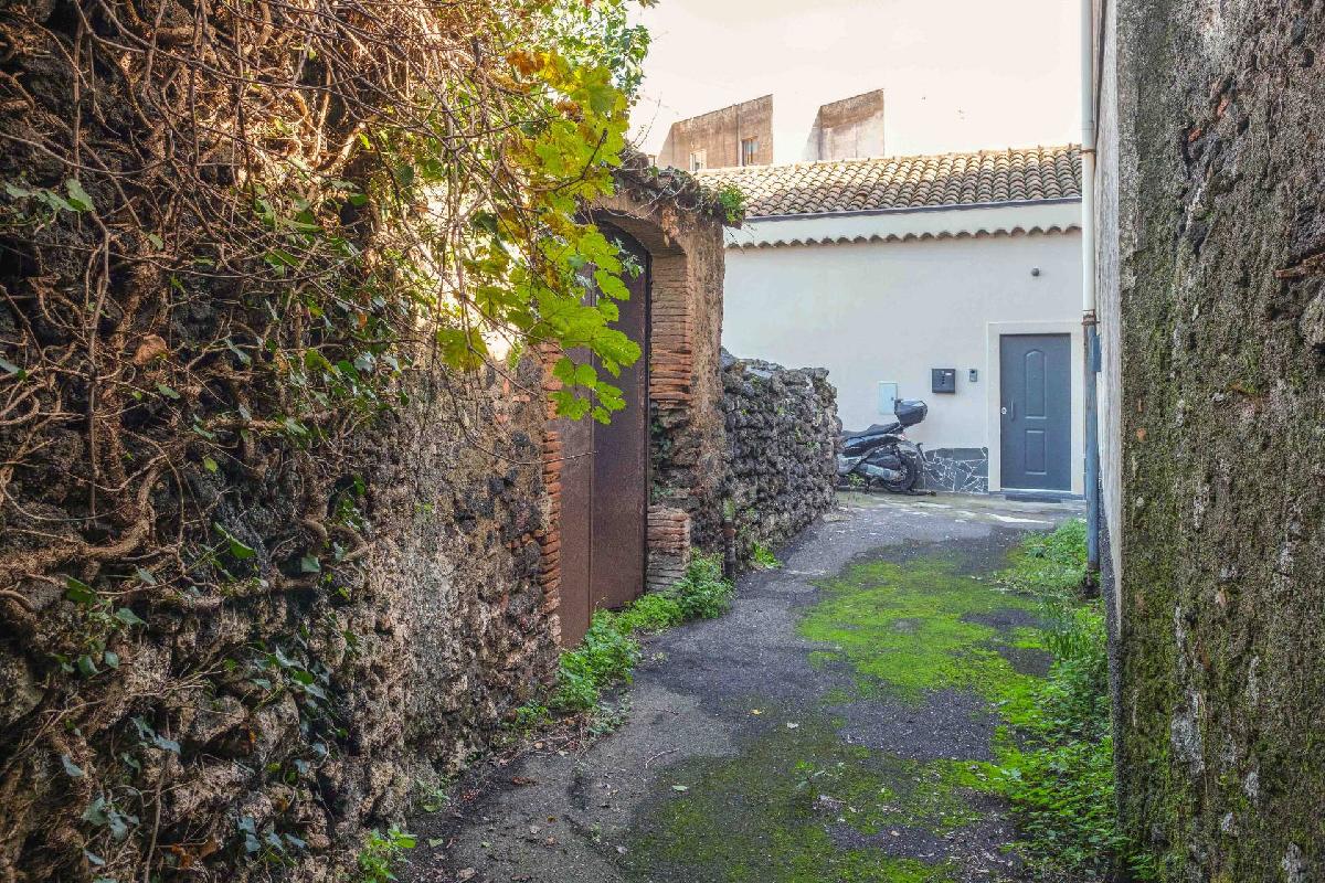 460m² Land in San Gregorio di Catania, Italy No. 84302