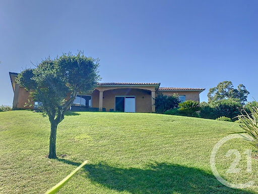 3 bedrooms Castles in Porto-Vecchio, France No. 80023