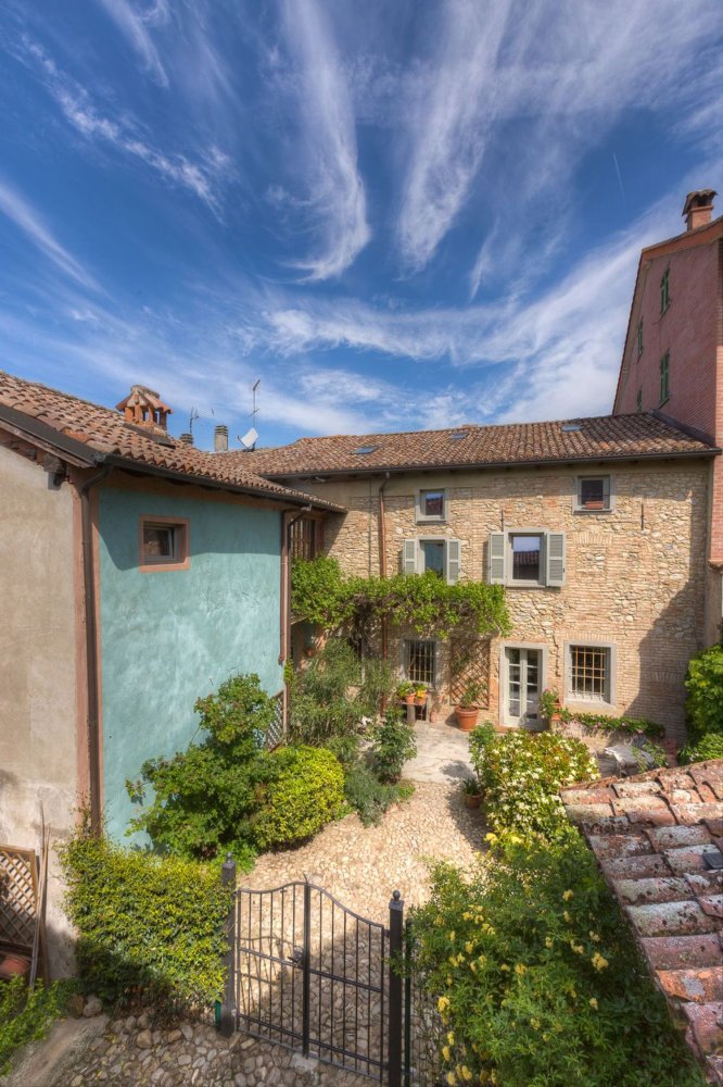 15 rooms House in Carezzano, Italy No. 280428