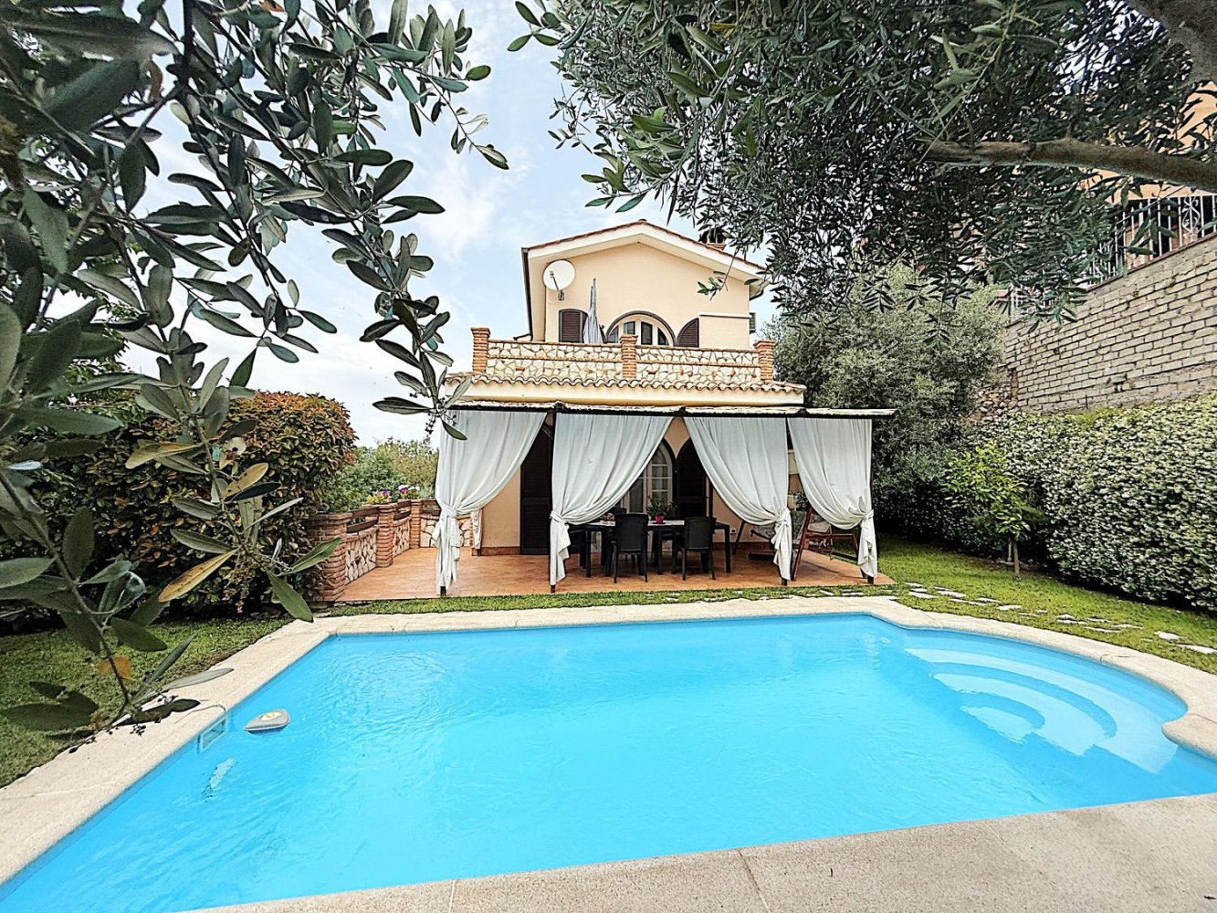 5 bedrooms Villa in Palombara Sabina, Italy No. 335490